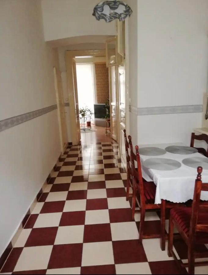 Apartment Rozsa Lak *
