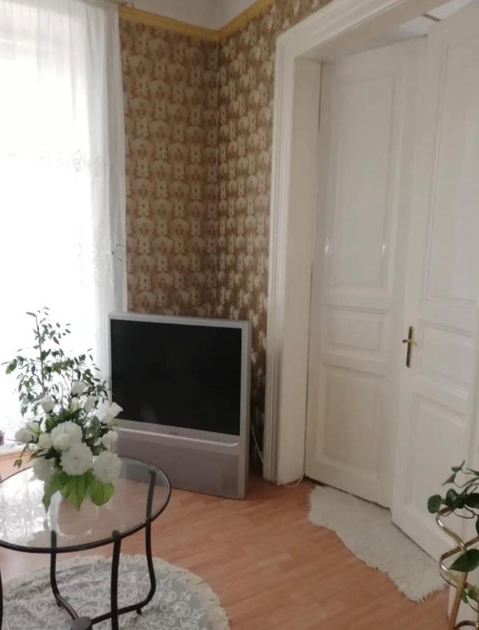 Rozsa Lak * Budapest